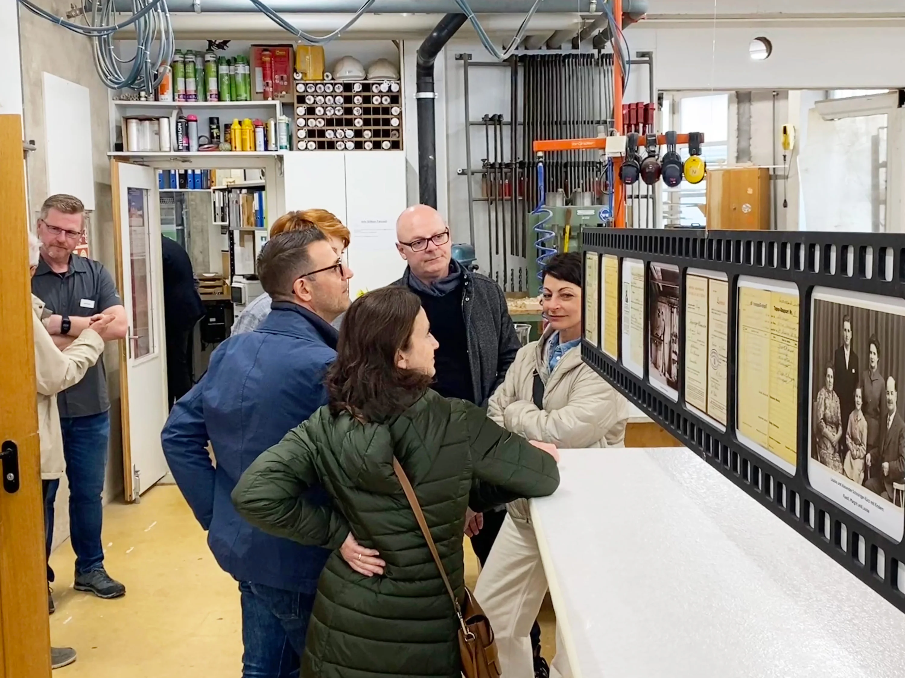 Historischer Blick auf die Werkstatt der Schreinerei Schnüriger am Sagenplatz